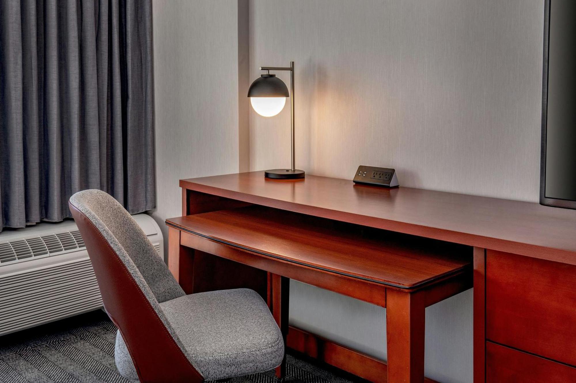 Courtyard By Marriott Boston Andover Exterior photo