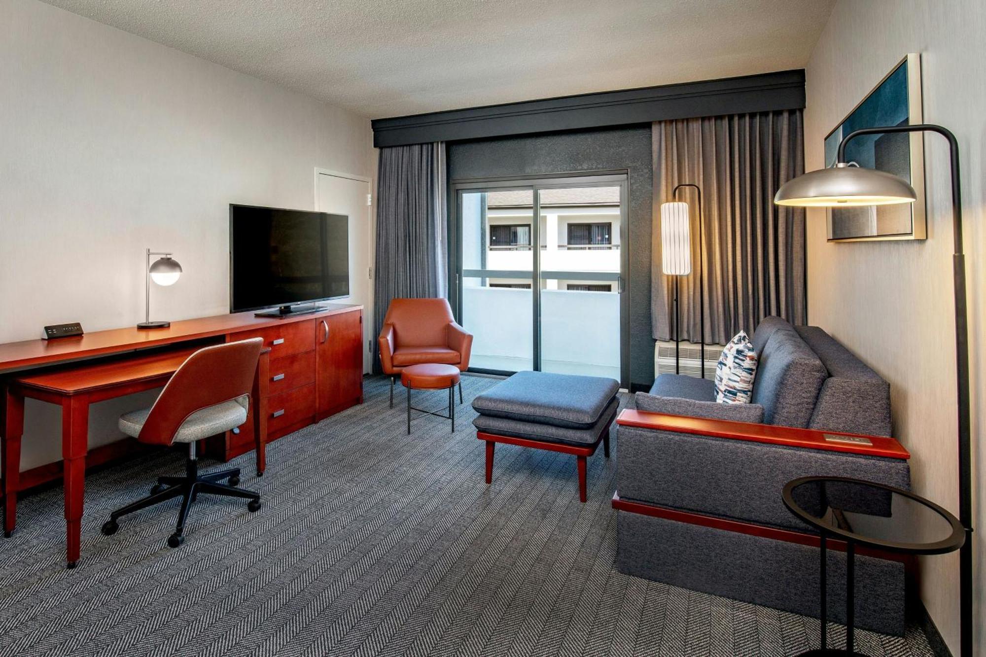 Courtyard By Marriott Boston Andover Exterior photo