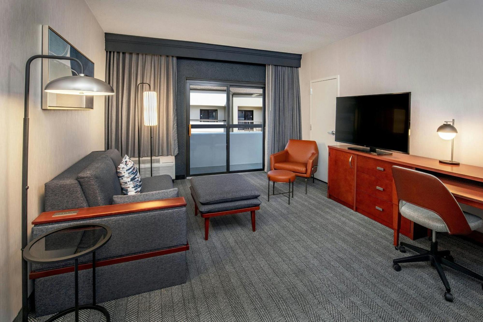 Courtyard By Marriott Boston Andover Exterior photo